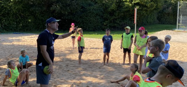 Mit 80 vereinseigenen Kindern war das diesjährige Beach- und Handball Camp in der letzten Ferienwoche der Sommerferien komplett ausgebucht! Wieder einmal gelang es, die handballbegeisterten Kids vier Tage lang auf […]